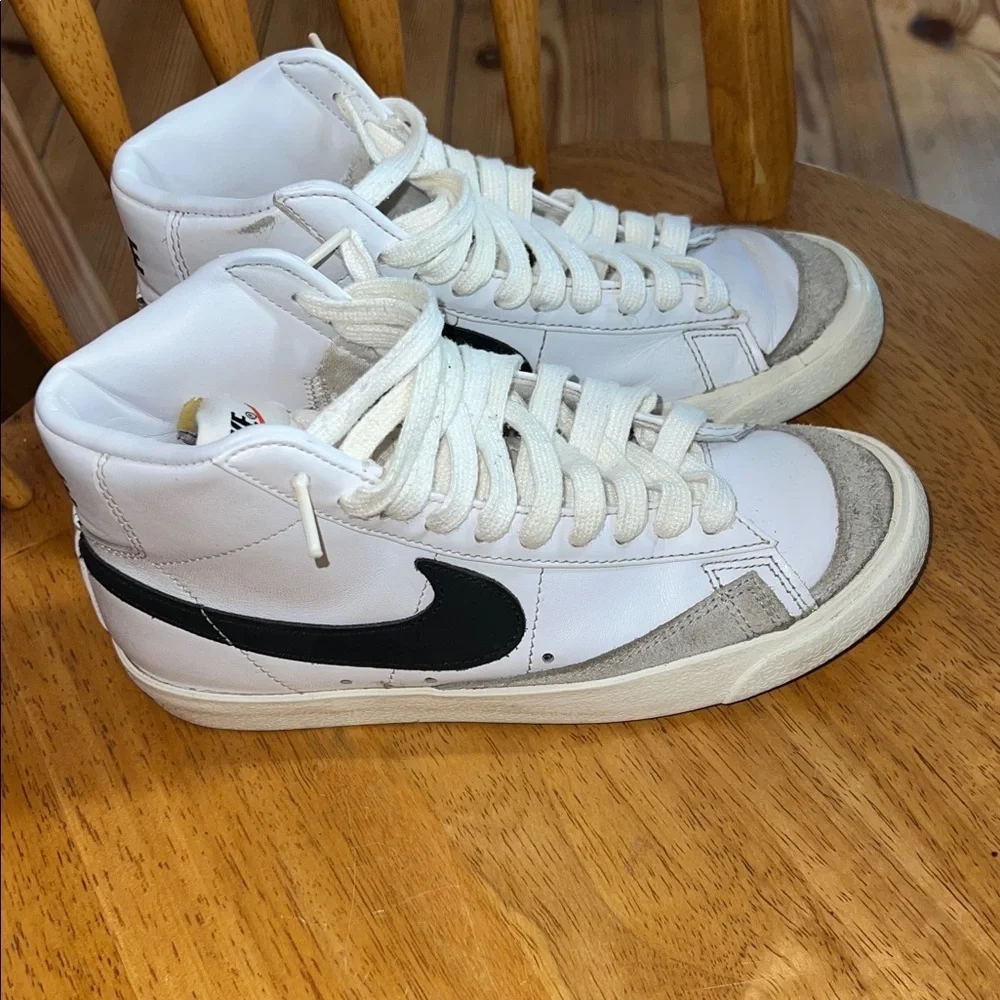Nike Blazer Mid 77 Shoes White w/Black Swoosh Vintage Retro Style  Size 6
